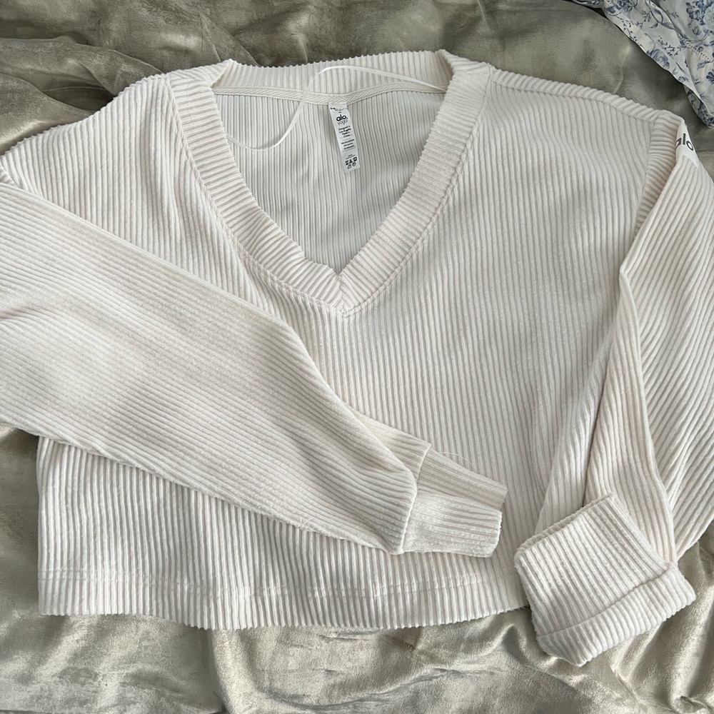 ALO yoga long sleeve  v neck shirt